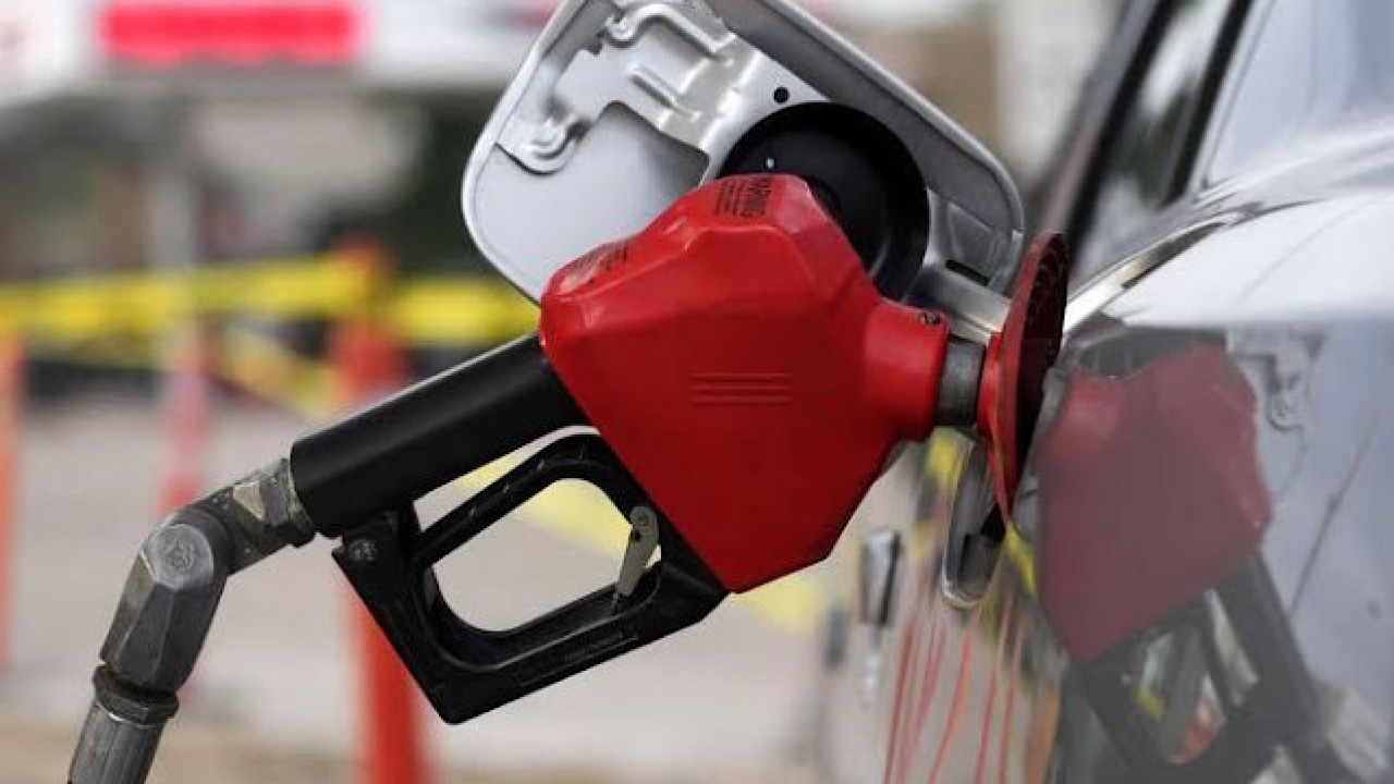 پذیرش بنزین سوپر وارداتی ۲ شرکت دارای مجوز، در بورس انرژی