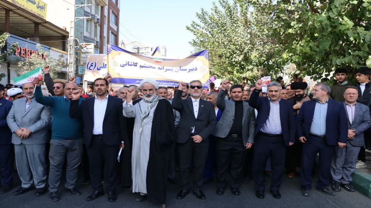 تجمع ضد استکباری بهارستانی‌ها در راهپیمایی ۱۳ آبان + عکس