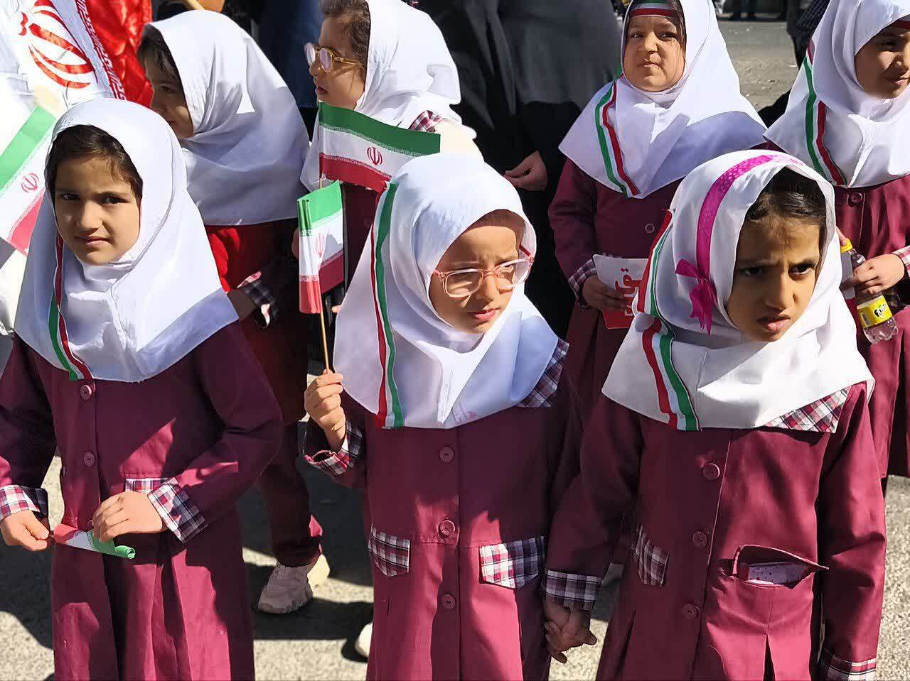 راهپیمایی بزرگ یوم الله ۱۳ آبان در وزوان