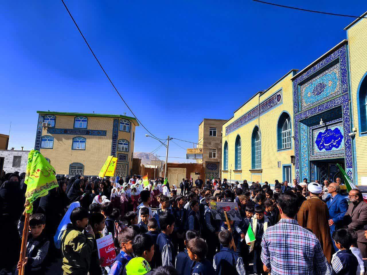 راهپیمایی بزرگ یوم الله ۱۳ آبان در وزوان + عکس