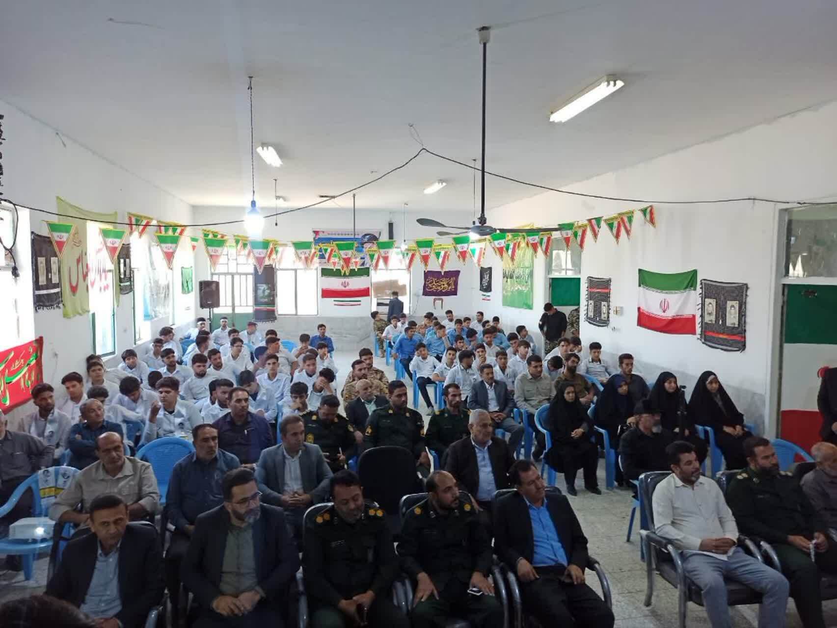 برگزاری یادواره سردار شهید باقر سلیمانی در شهر خشت همزمان با هفته دانش آموزی + عکس