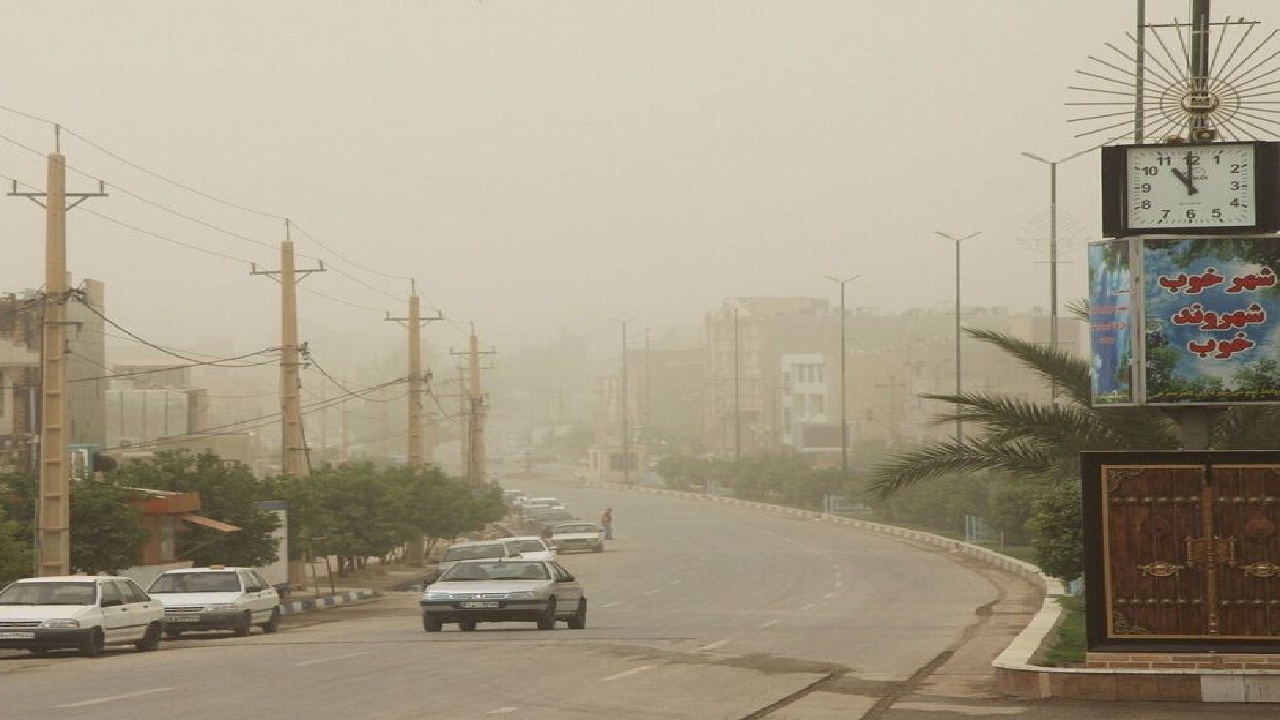 منشاء دود در آسمان ماهشهر خارج از شهرستان است