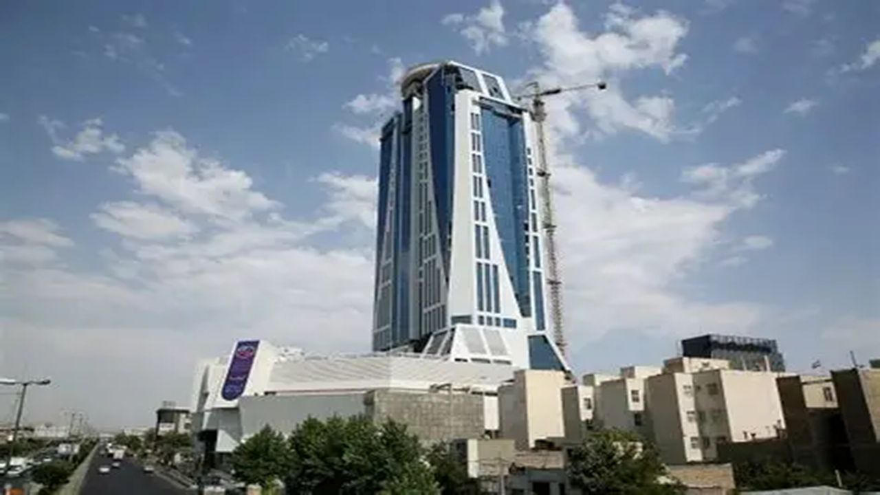 تحویل واحد‌های تجاری اداری برج دماوند (آناهید) به خریداران۳۰ ساله شد