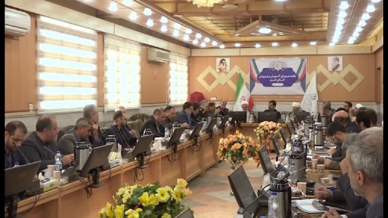 استاندار قم خواستار اصلاح ماده ۱۸ و ۱۳ قانون آموزش و پرورش شد