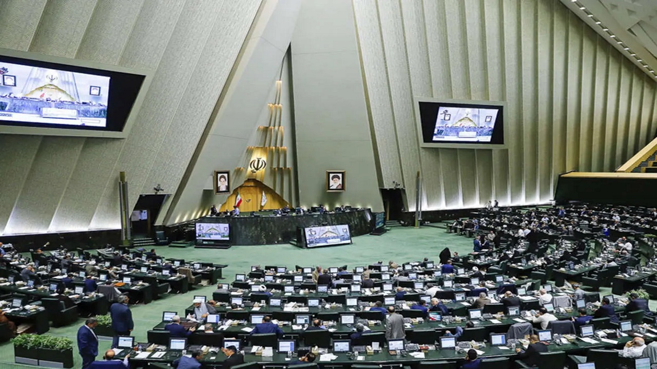آغاز جلسه علنی مجلس در نوبت بعدازظهر برای بررسی عملکرد دولت در اجرای برنامه هفتم