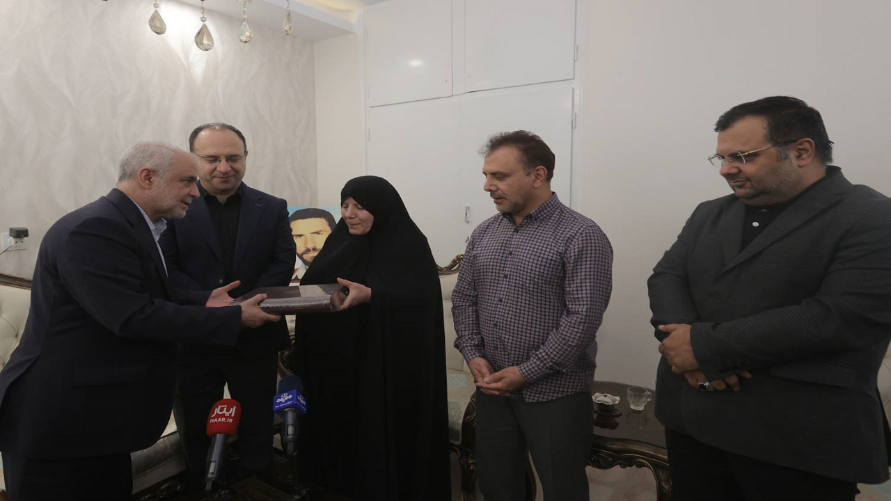 ۱۱ هزار فرزند شهید از نخبگان کشور هستند