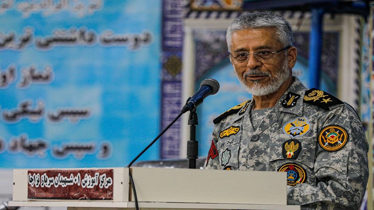 دریادار سیاری: با تکیه به دانشگاه‌ها و شرکت‌های دانش بنیان نیاز‌های خود را تأمین می‌کنیم