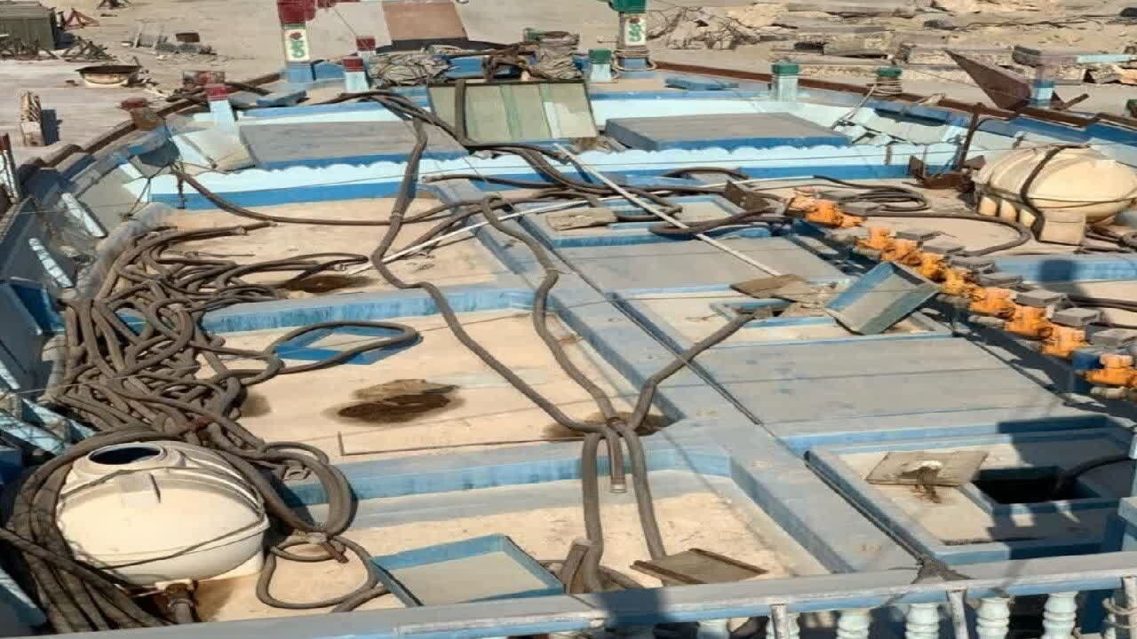 توقیف لنج در آب‌های جاسک به ‌اتهام قاچاق بیش از پنج میلیون لیتر سوخت