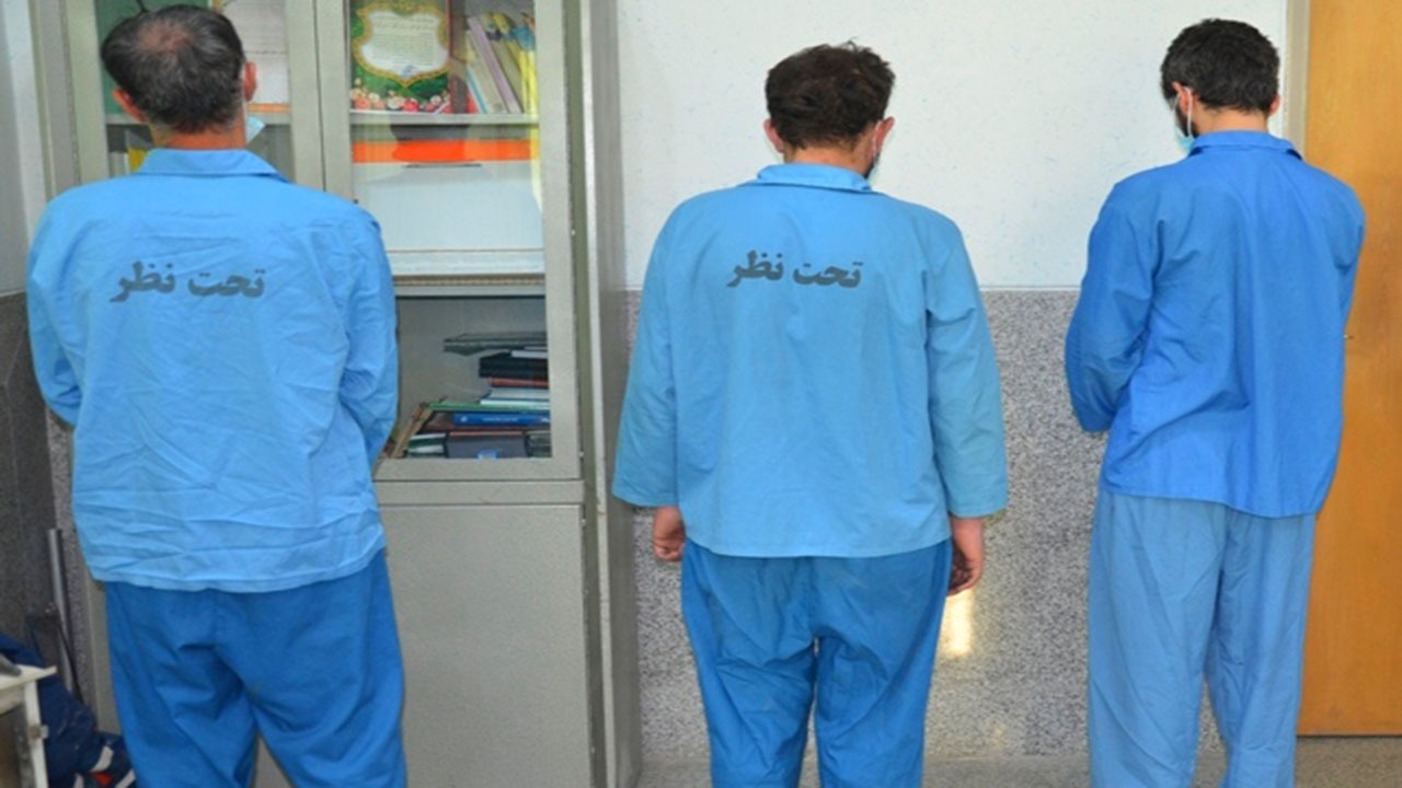 کندن قبور قدیمی برای یافتن گنج در اسلام آباد ارسنجان