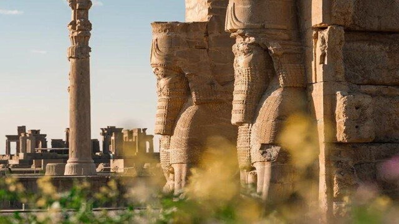 شایعه عجیب در فضای مجازی؛ تخت جمشید را انگلیسی‌ها ساختند؟