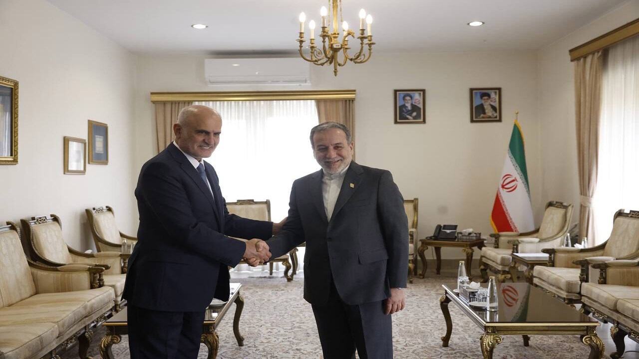 وزیر خارجه با معاون سیاسی رئیس مجلس لبنان دیدار کرد