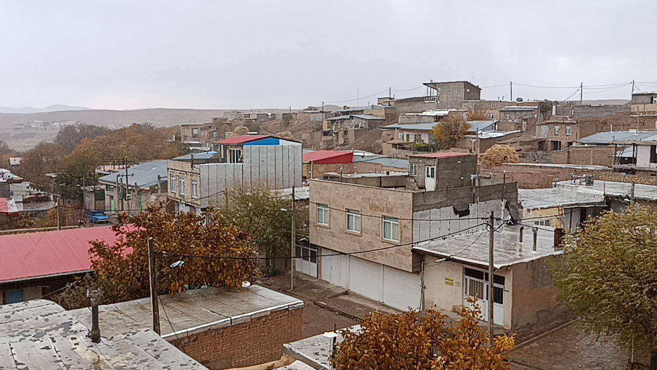 نمایی از اولین بارش باران پاییزی در روستای توآباد نمایی از اولین بارش باران پاییزی در روستای توآباد