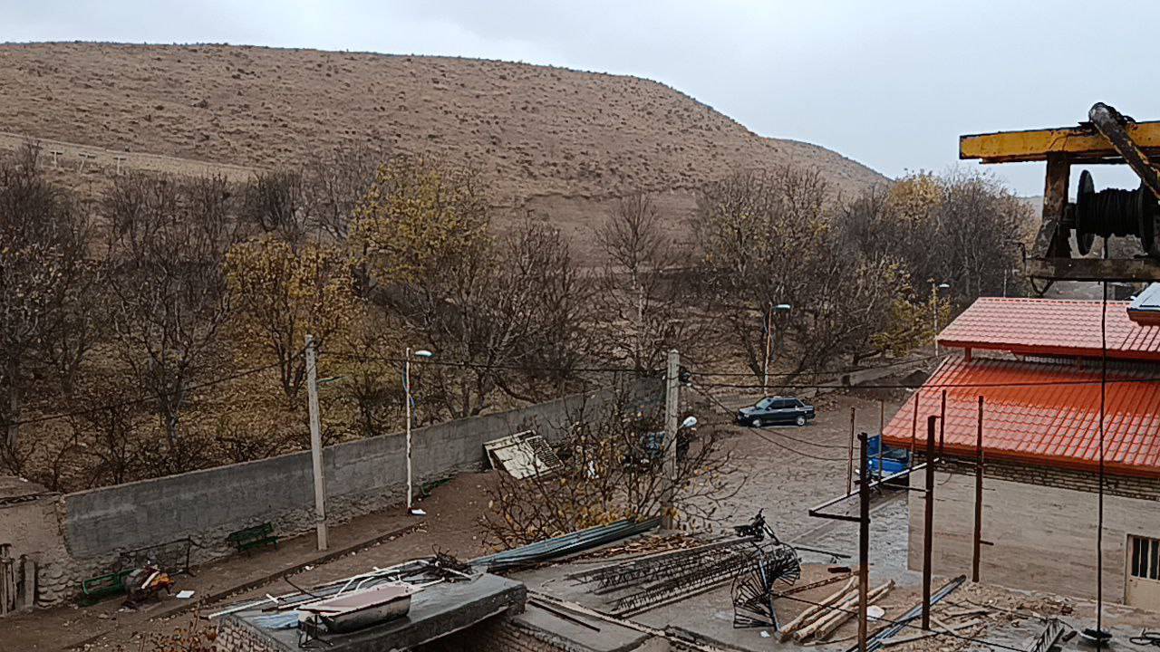 نمایی از اولین بارش باران پاییزی در روستای توآباد نمایی از اولین بارش باران پاییزی در روستای توآباد