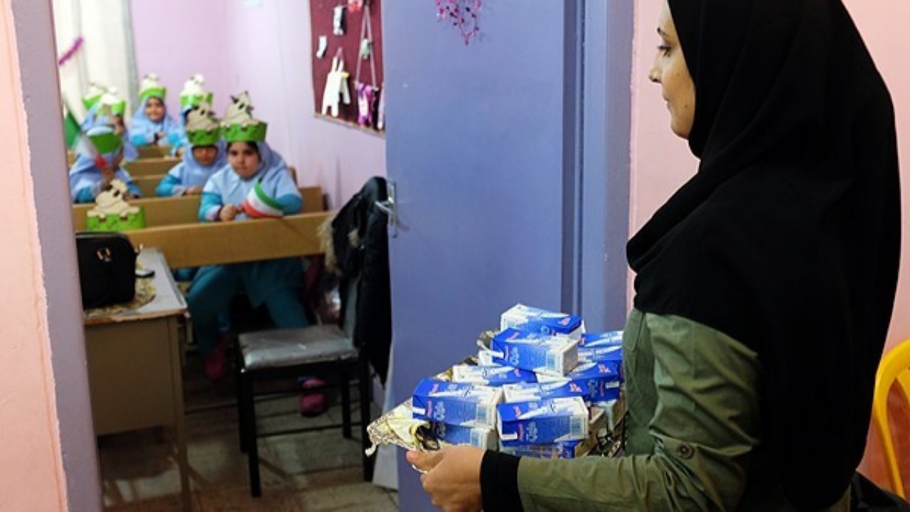 خبر توزیع شیر در برخی استان‌ها واقعی بود؟ + فیلم