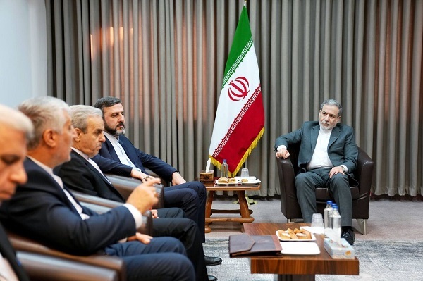 نخستین اجلاس استانداران استانهای ساحلی کشورهای حاشیه دریای خزر در گیلان آغاز شد نخستین اجلاس استانداران استانهای ساحلی کشورهای حاشیه دریای خزر در گیلان آغاز شد