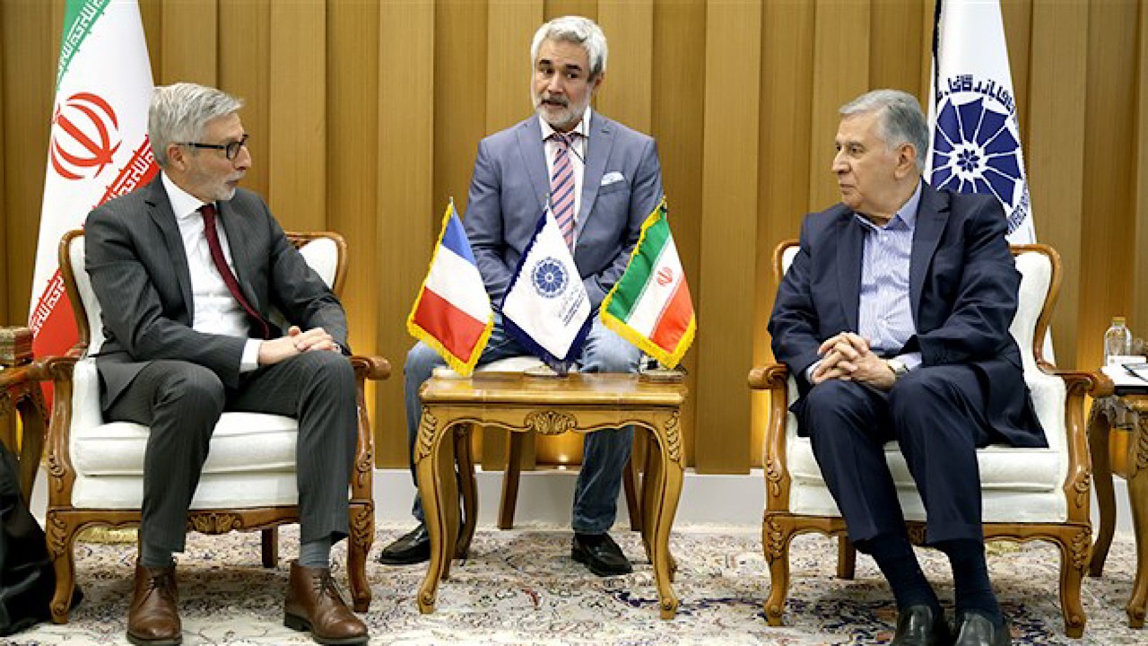 توسعه همکاری‌های ایران و فرانسه در حوزه‌های غیرتحریمی نظیر کشاورزی، آب و دارو