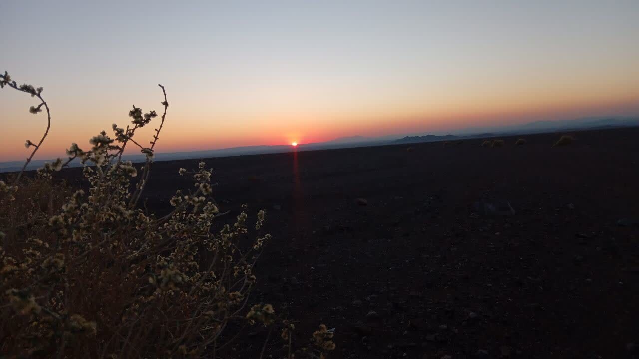 صحنه‌ای از طلوع و غروب خورشید در روستای حاجی آباد اردکان از لنز دوربین شهروندخبرنگار