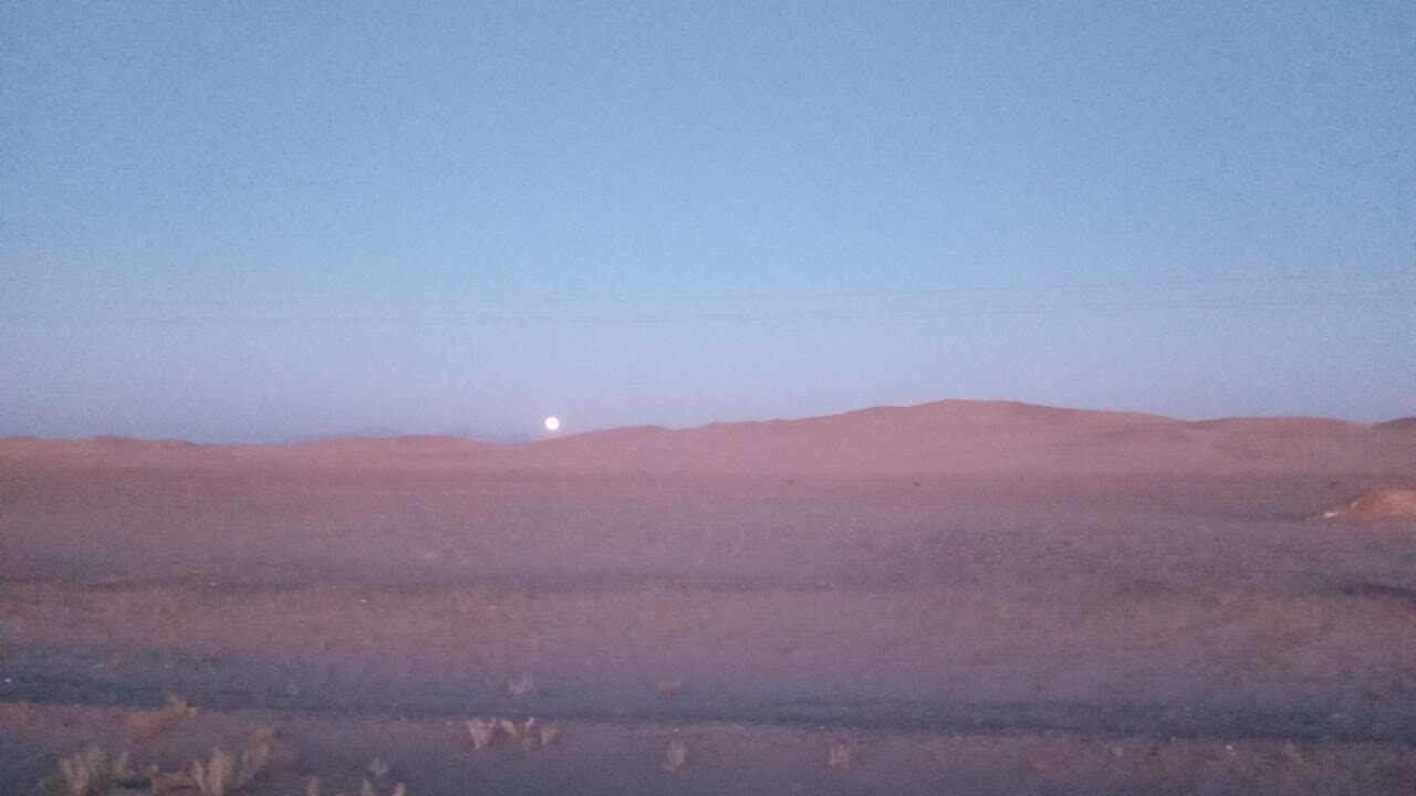 صحنه&zwnj;ای از طلوع و غروب خورشید در روستای حاجی آباد اردکان