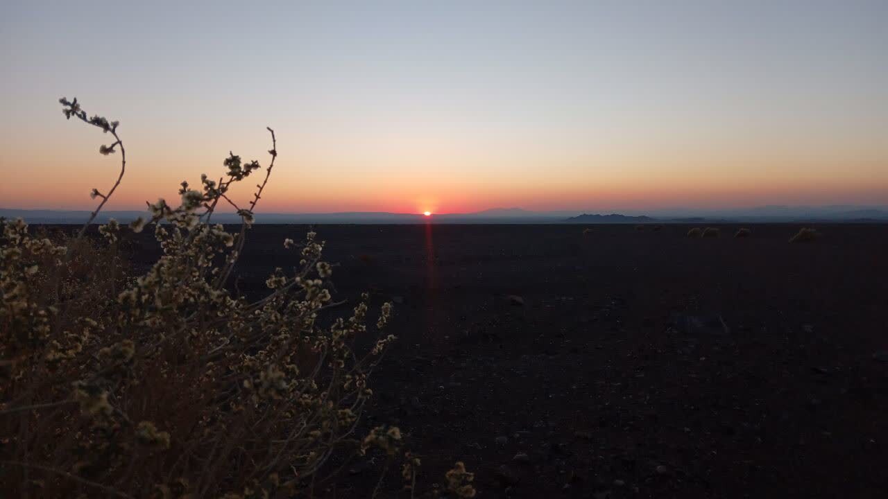 صحنه&zwnj;ای از طلوع و روب خورشید در روستای حاجی آباد اردکان از لنز دوربین شهروندخبرنگار