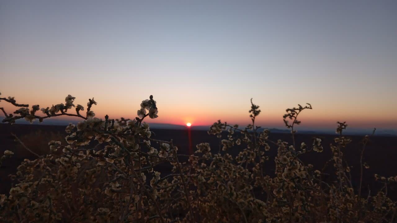 صحنه&zwnj;ای از طلوع و روب خورشید در روستای حاجی آباد اردکان از لنز دوربین شهروندخبرنگار