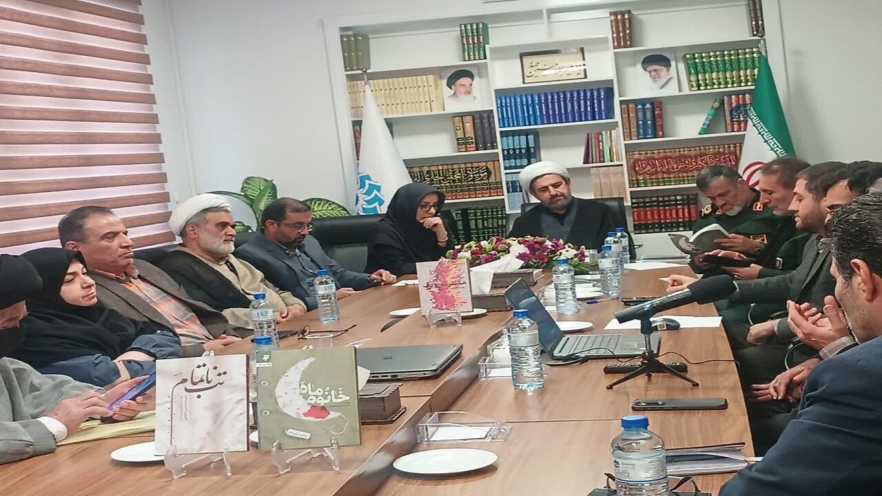 مراسم رونمایی تقریظ مقام معظم رهبری بر سه کتاب در قزوین