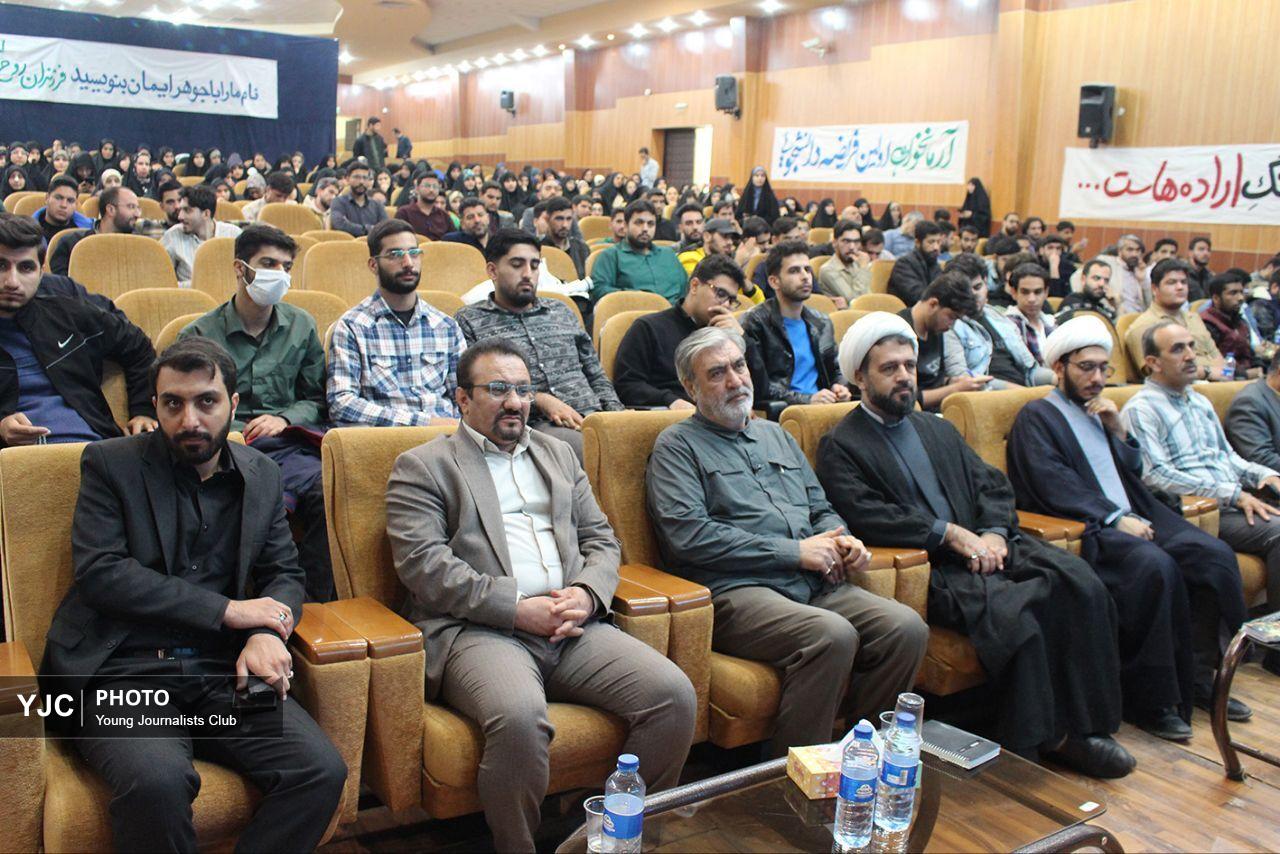 بدرقه شهید گمنام در دانشگاه پیام‌نور شیراز/شهدای گمنام چراغ راه نسل جوان‌اند