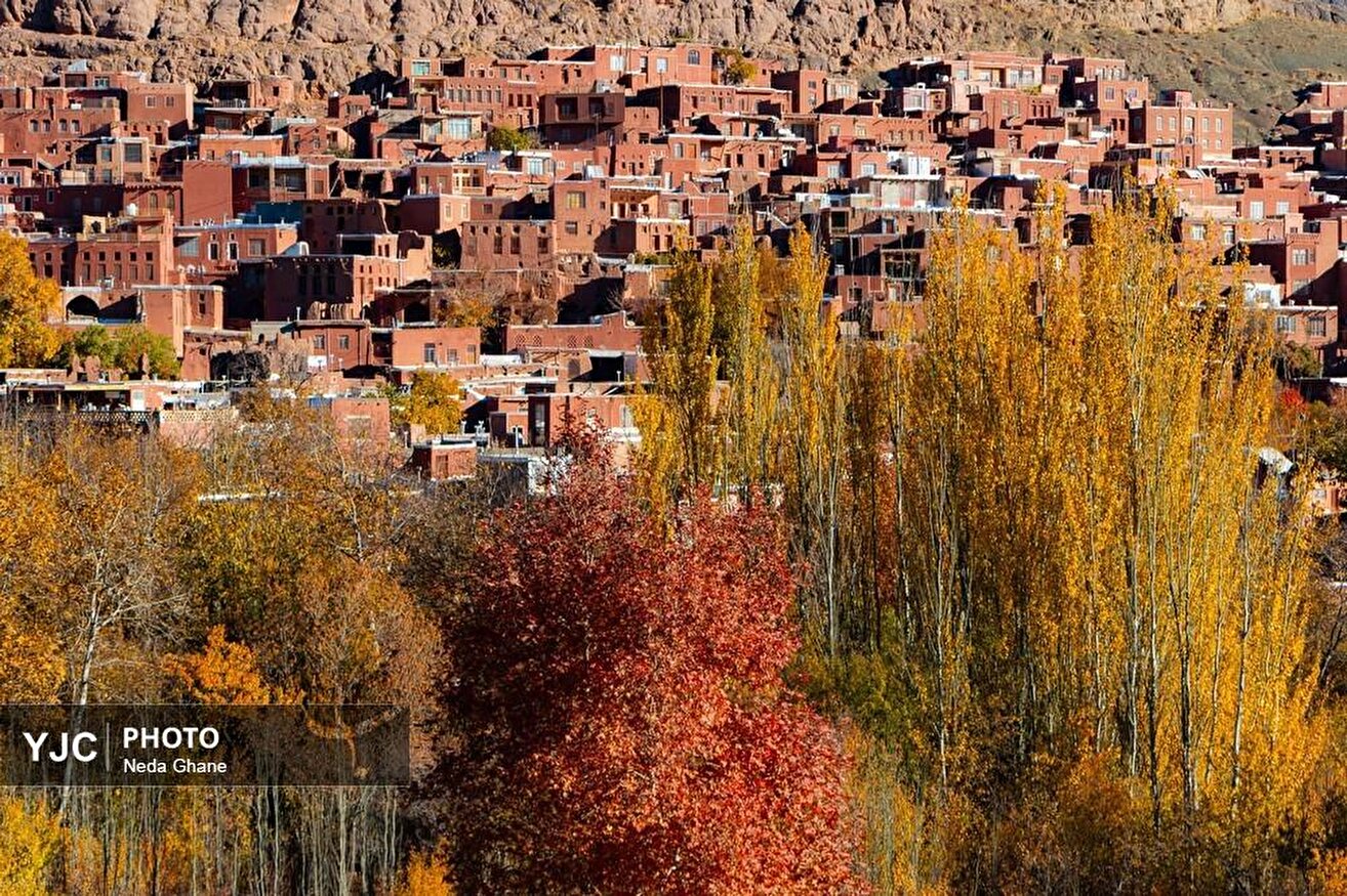 پاییز ابیانه ؛ روایت رنگ‌ها در روستای سرخ