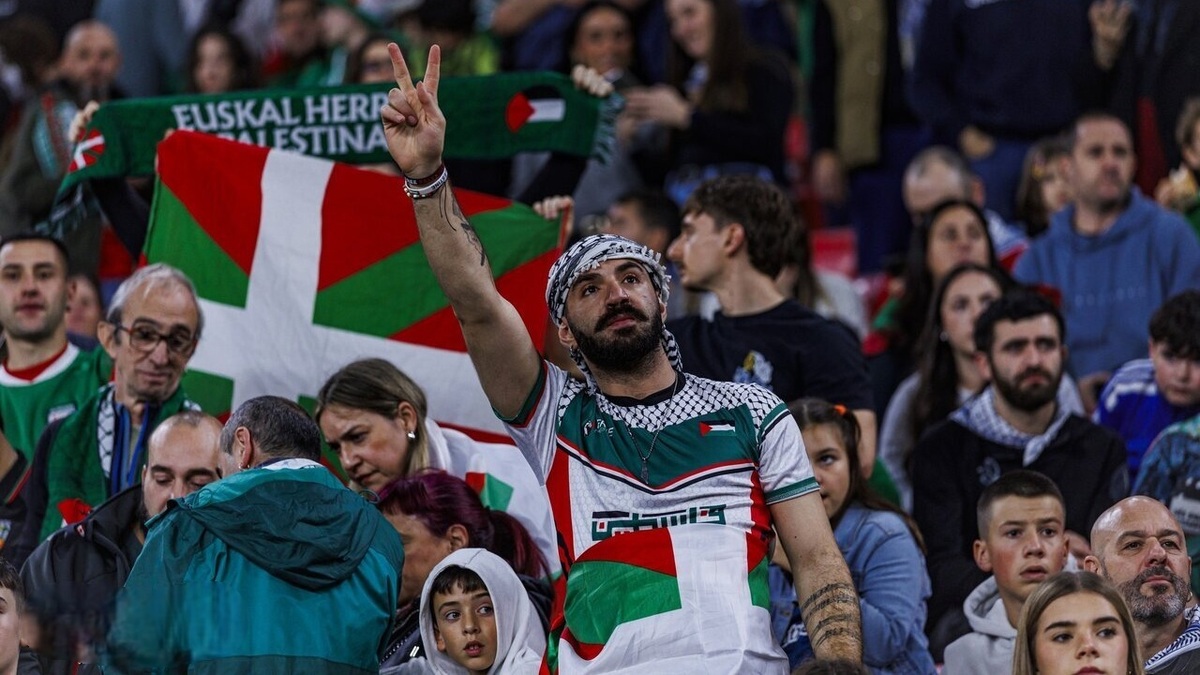 آشوب در فوتبال بولیوی با ۱۷ اخراجی و گاز اشک آور زدن پلیس + فیلم