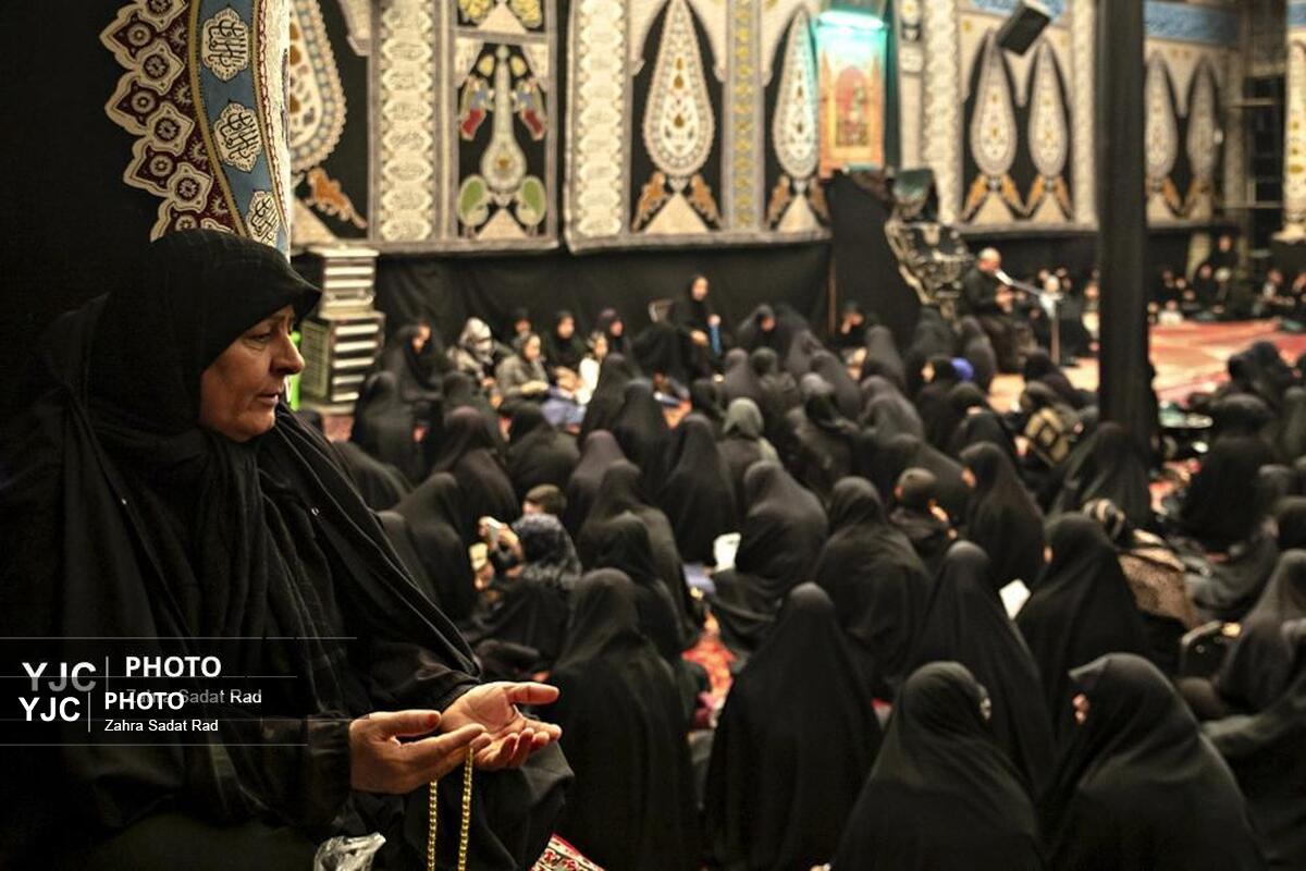 مراسم عزاداری شب شهادت حضرت زهرا (س) در حسینیه امام خمینی (ره)