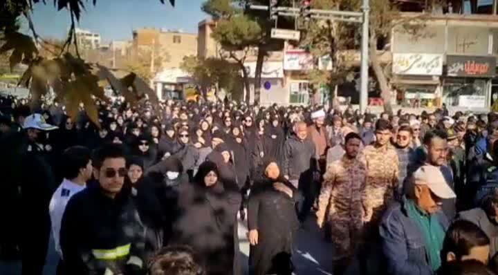وداع مردم نیشابور با پیکر جانباز سرافراز ۷۰درصدشیمیایی