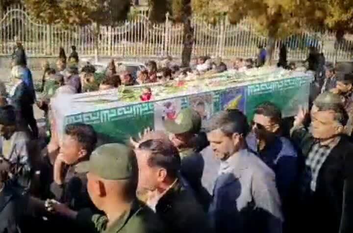 وداع مردم نیشابور با پیکر جانباز سرافراز ۷۰درصدشیمیایی