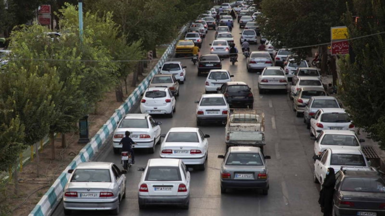 مرکز خرم‌آباد زیر فشار مطب‌های غیر استاندارد؛ ترافیک و کمبود پارکینگ به اوج رسید