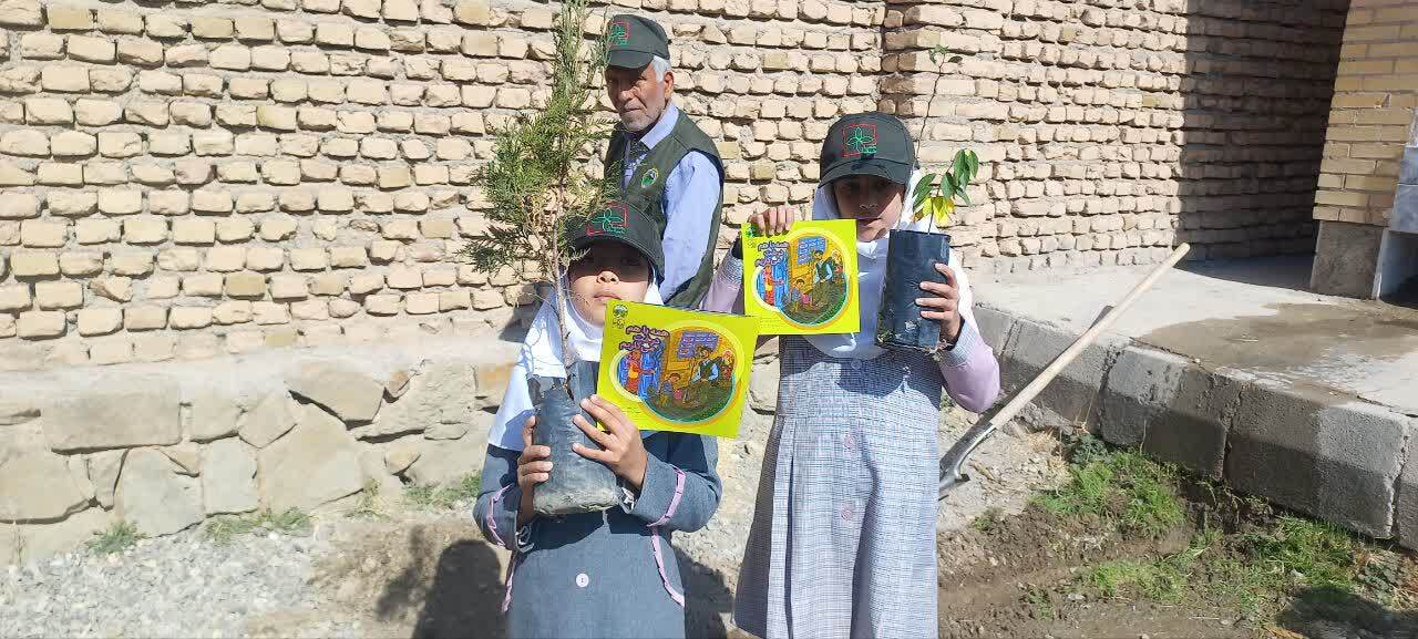 اجرای پویش نهال کاری و گرامیداشت روز پرستار در دهستان بالابند فریمان