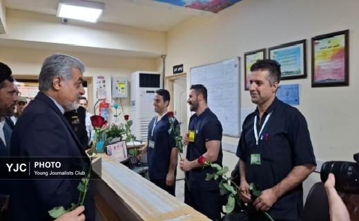 تجلیل از مقام  پرستاران با اهداء گل  + تصاویر