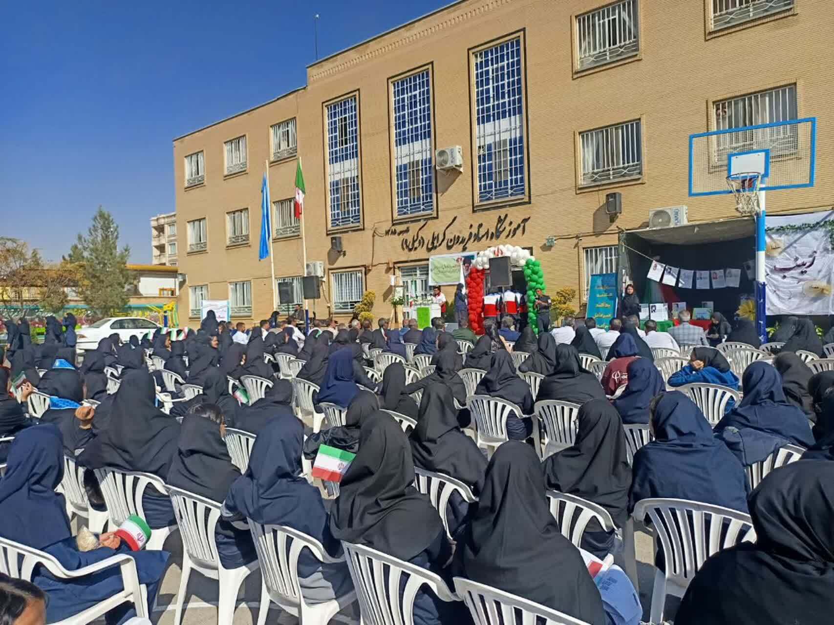 نواخته شدن زنگ هفته نکوداشت پدافندغیرعامل در آموزشگاه دخترانه استادفریدون گرایلی نیشابور