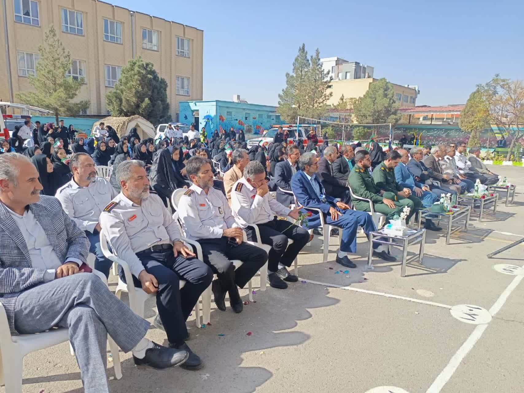 نواخته شدن زنگ هفته نکوداشت پدافندغیرعامل در آموزشگاه دخترانه استادفریدون گرایلی نیشابور