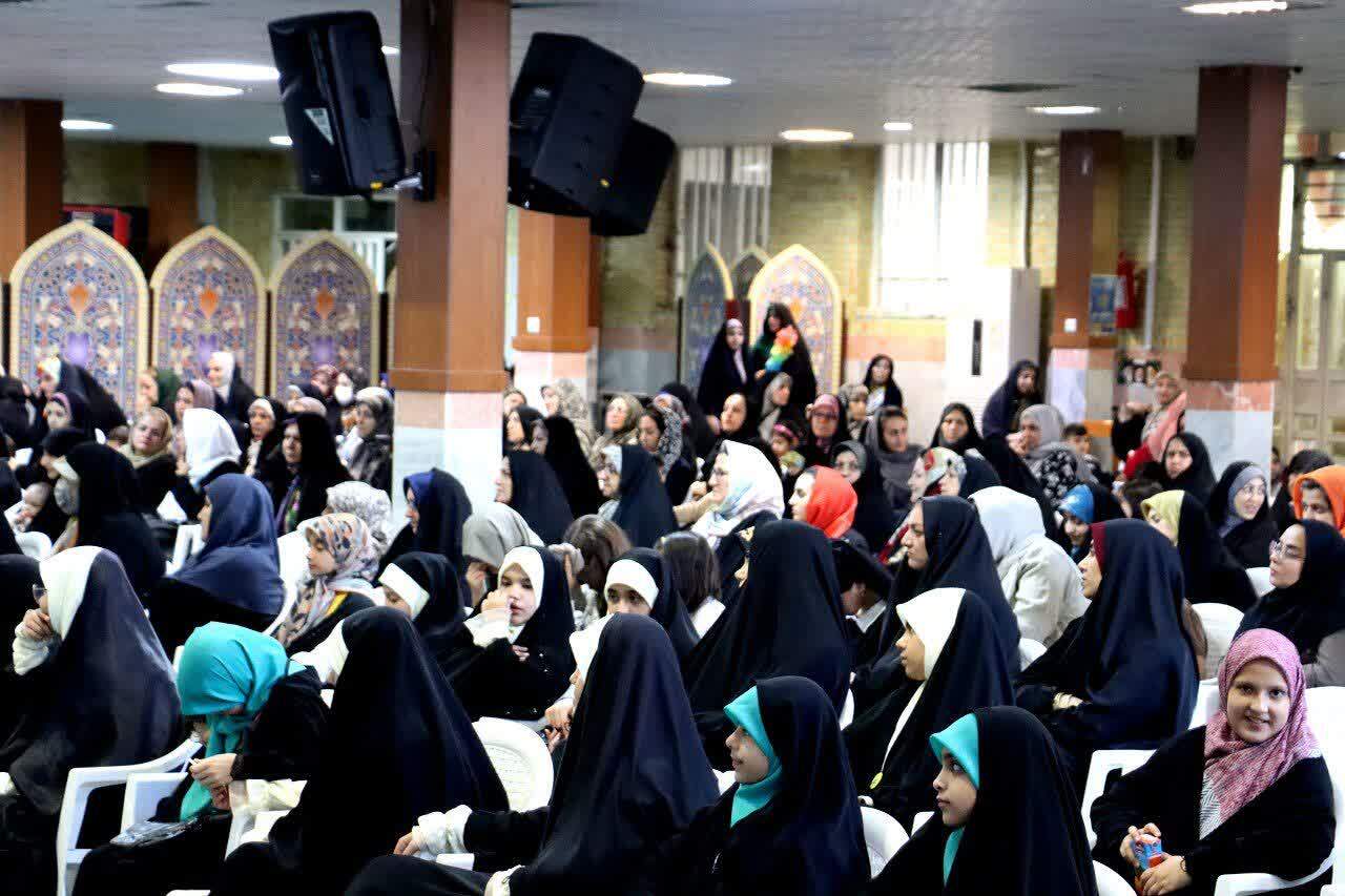 شادمانی ماهدشتیها در سالروز ولادت حضرت زینب (س) شادمانی ماهدشتیها در سالروز ولادت حضرت زینب (س)