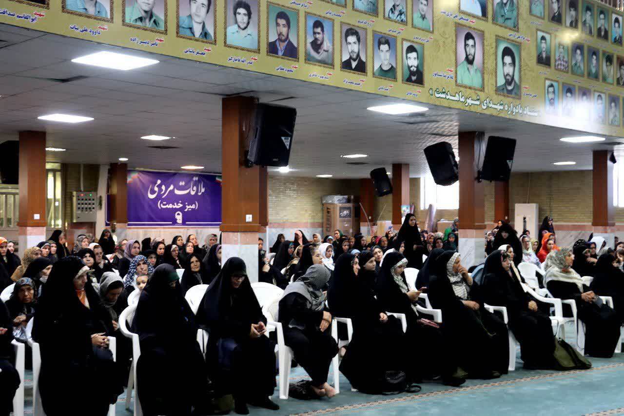 شادمانی ماهدشتیها در سالروز ولادت حضرت زینب (س) شادمانی ماهدشتیها در سالروز ولادت حضرت زینب (س)