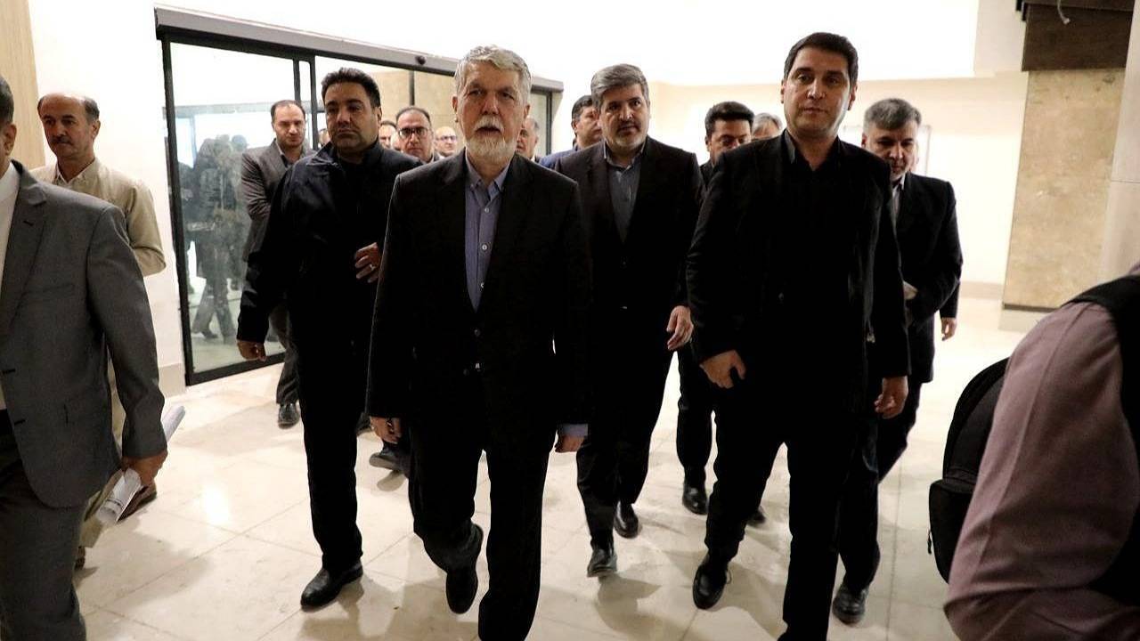 بازدید وزیر فرهنگ و ارشاد اسلامی از تالار مرکزی شهر سنندج