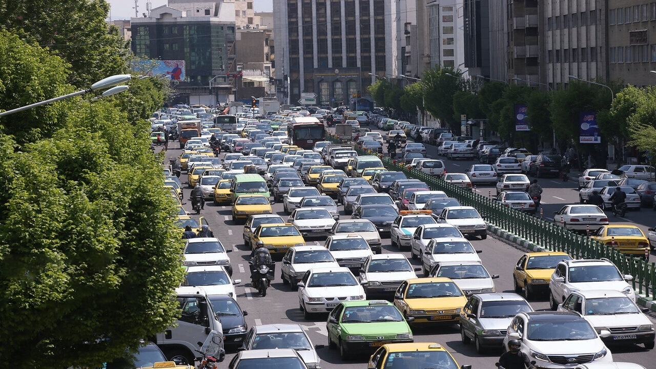 ترافیک ۲ بزرگراه شهید همت و سلیمانی ترافیک پرحجم و سنگین است