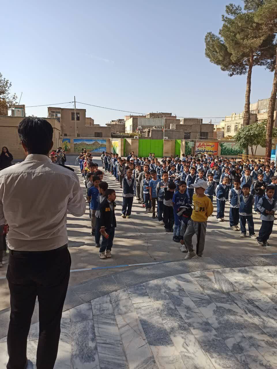 گرامیداشت هفته پدافند غیرعامل در برخی از مدارس نیشابور