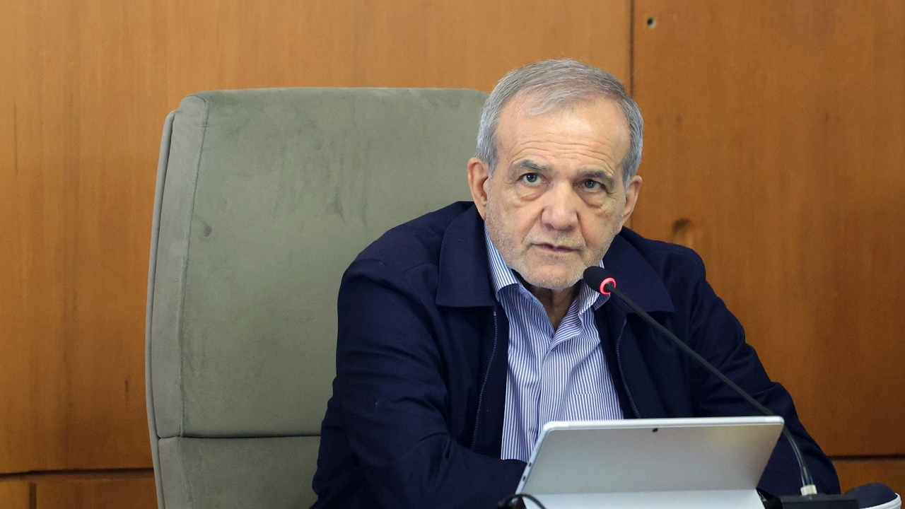 دستگاه‌ها ضمن توجه به وضعیت کارکنان، بر اساس عملکرد حقوق و پاداش پرداخت کنند