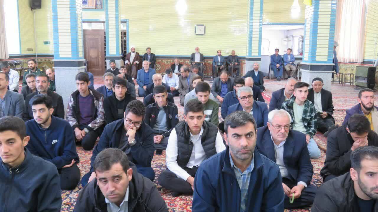 گزارش تصویری از صف آرایی نمازگزاران هریسی در نماز جمعه گزارش تصویری از صف آرایی نمازگزاران هریسی در نماز جمعه