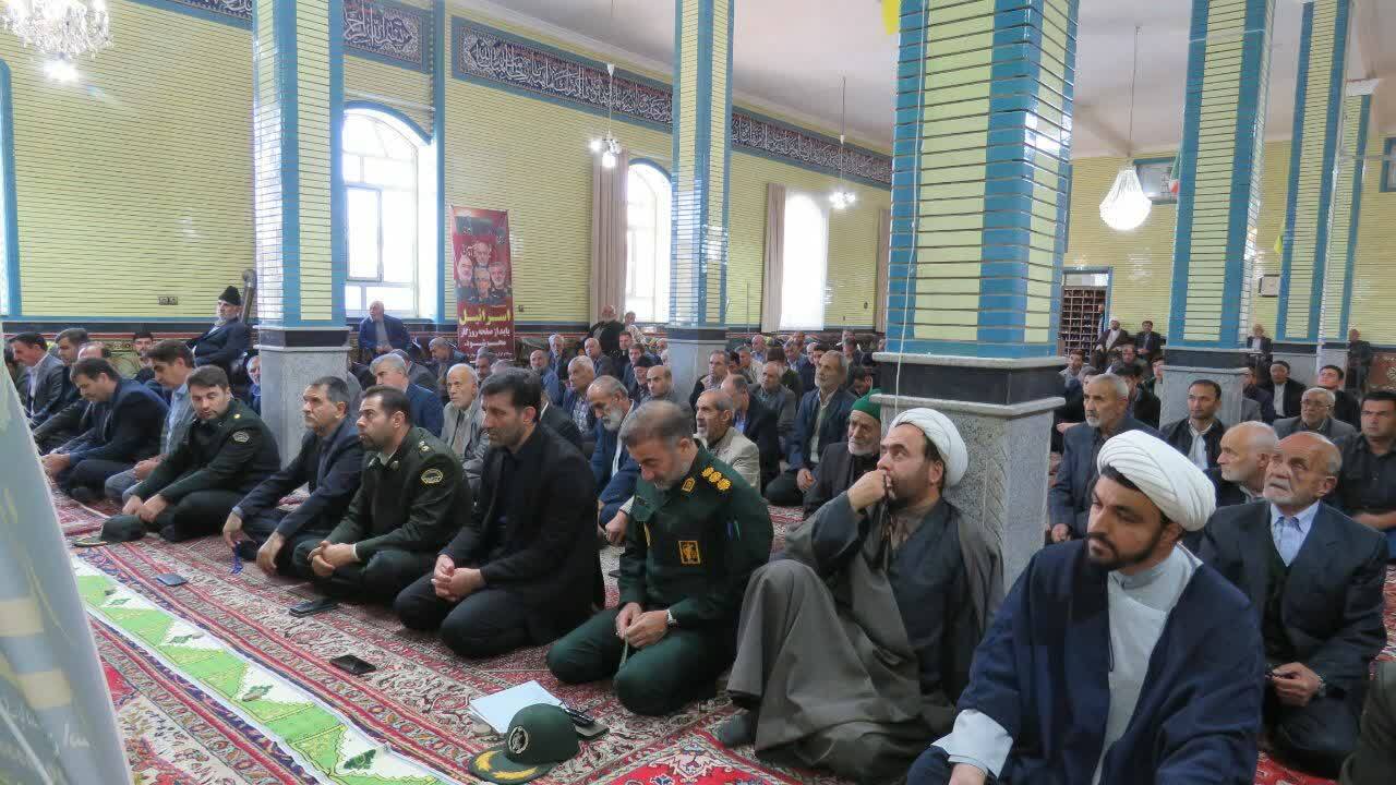 نمازگزاران هریسی در نماز جمعه نمازگزاران هریسی در نماز جمعه