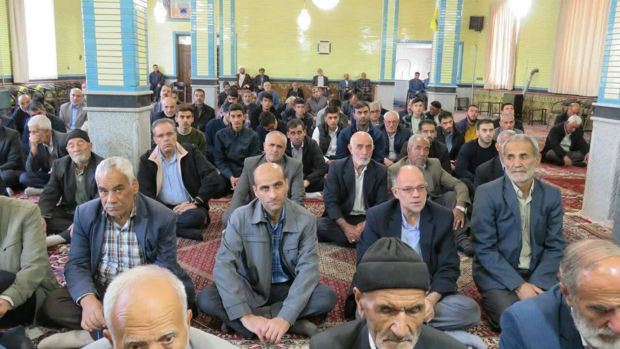 صف آرایی نمازگزاران هریسی در نماز جمعه صف آرایی نمازگزاران هریسی در نماز جمعه