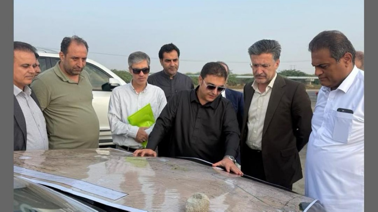 بازدید معاون شرکت ساخت و توسعه زیربناهای حمل ‌و نقل کشور از پروژه های راهسازی جنوب استان