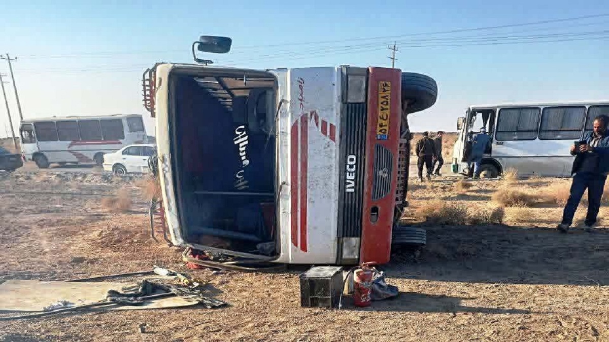 باشگاه خبرنگاران -واژگونی مینی‌بوس کارگران معدن در بردسکن ۱۱ مصدوم برجا گذاشت