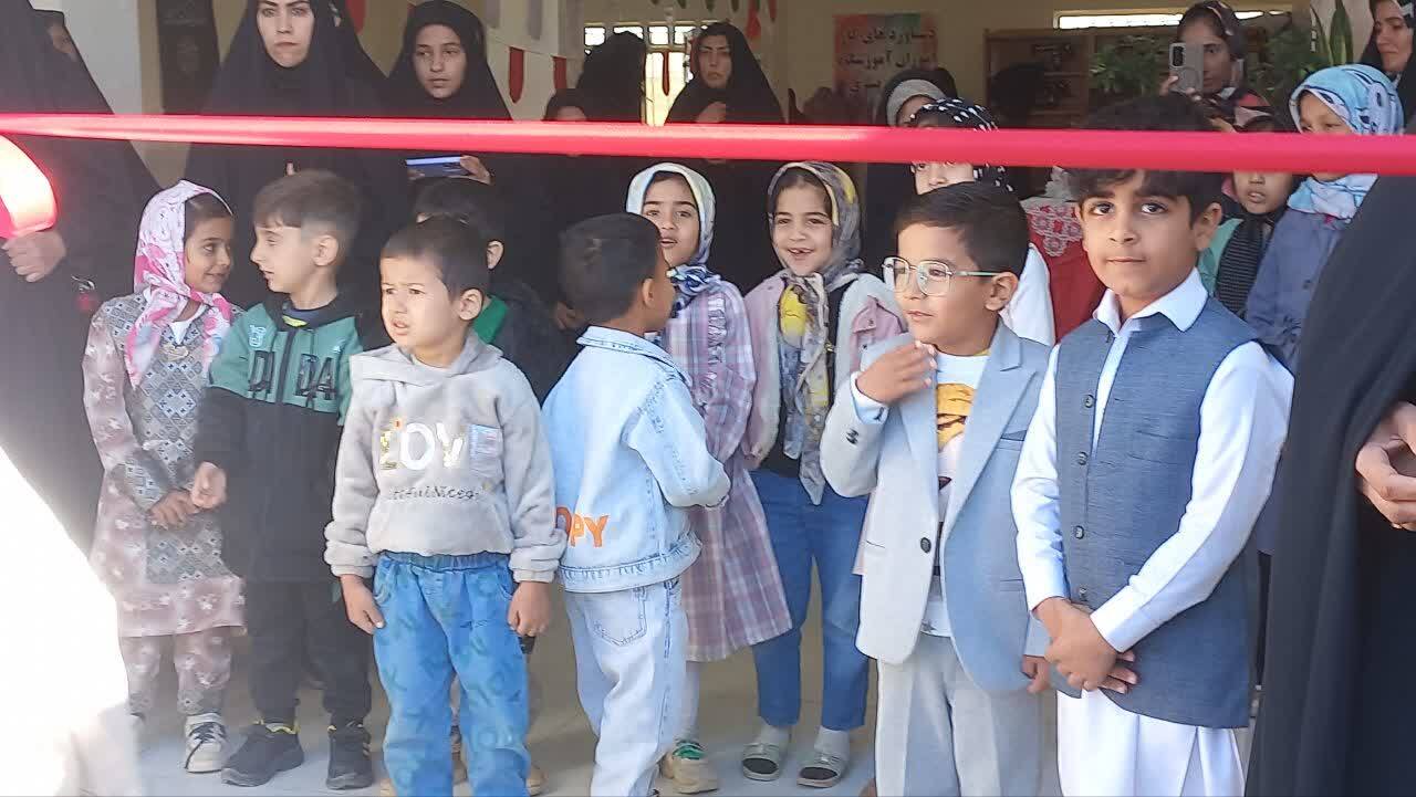 افتتاح نمایشگاه کارآفرینی بانوان بسیجی در روستای کاریز کهندل جنت آباد