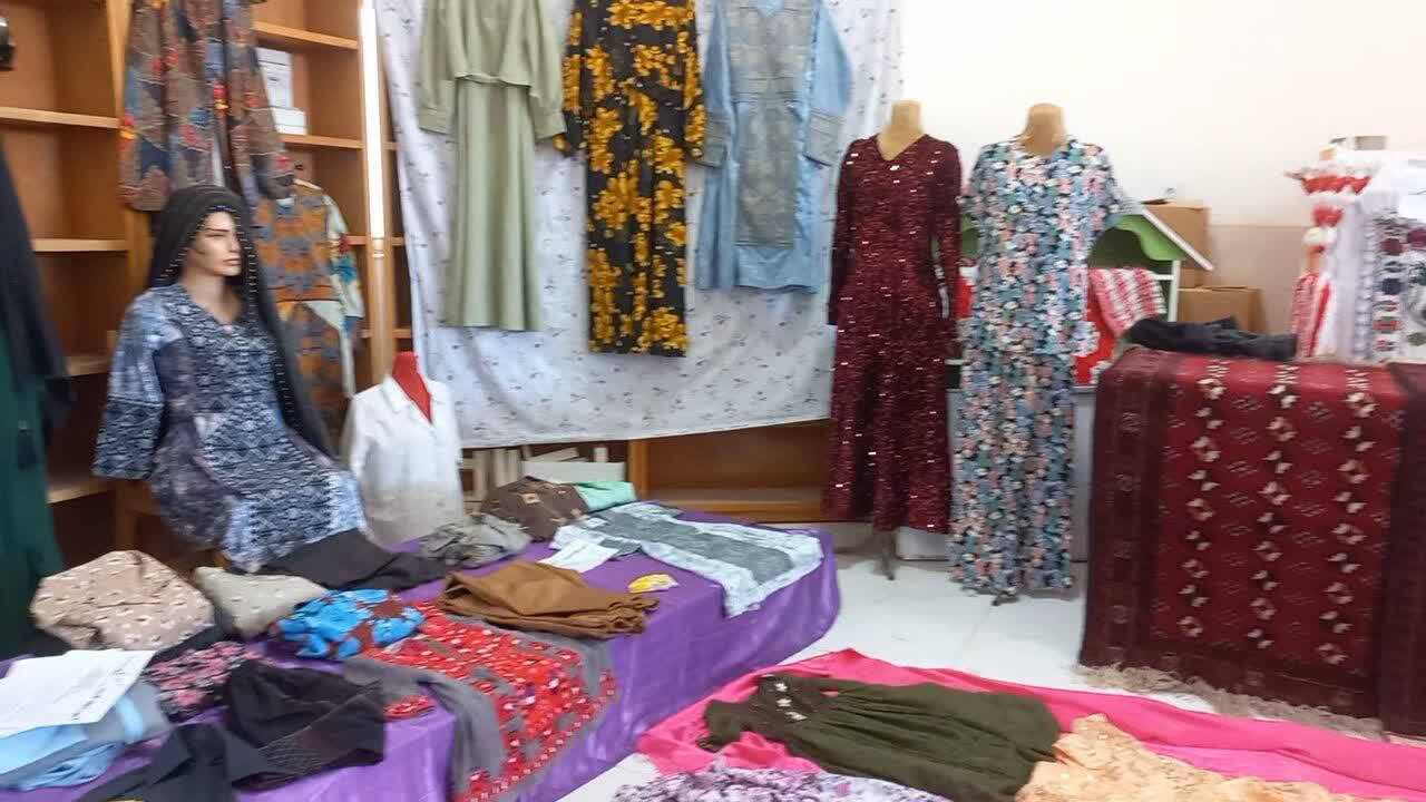افتتاح نمایشگاه کارآفرینی بانوان بسیجی در روستای کاریز کهندل جنت آباد