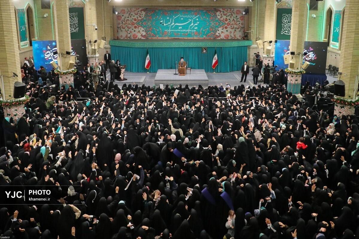 دیدار هزاران نفر از مردم قم با رهبر معظم انقلاب اسلامی